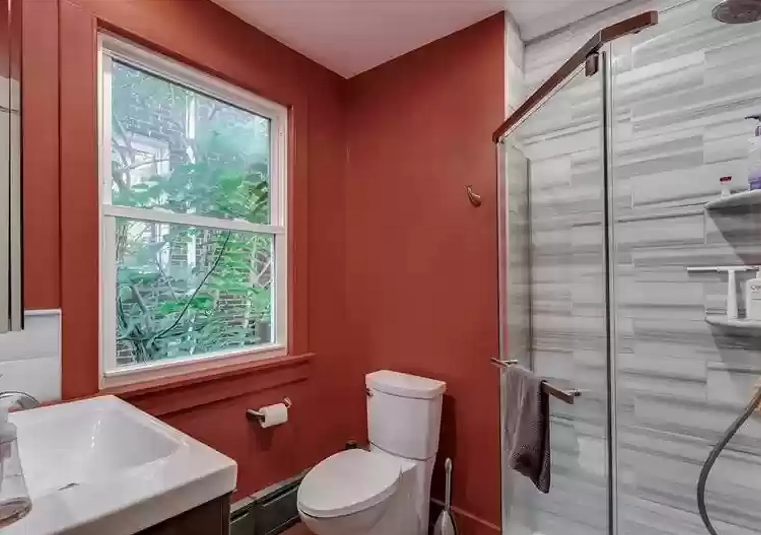 Must See 3 BD/ 2 BA located in Squirrel Hill Available 8/1/2026 — Photo 3