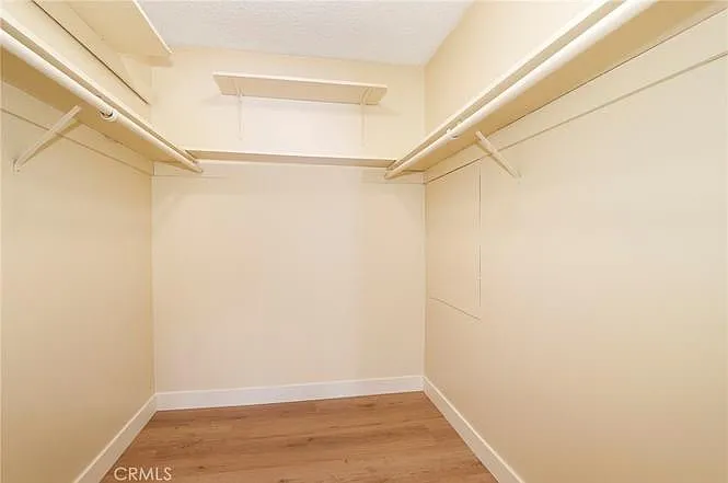 20017 Hemmingway St — Photo 32