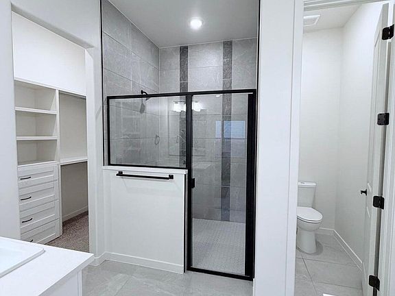 4th image of 821 Fairford Pl