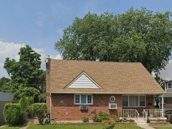 2252 Hoffman Avenue, Elmont, NY 11003