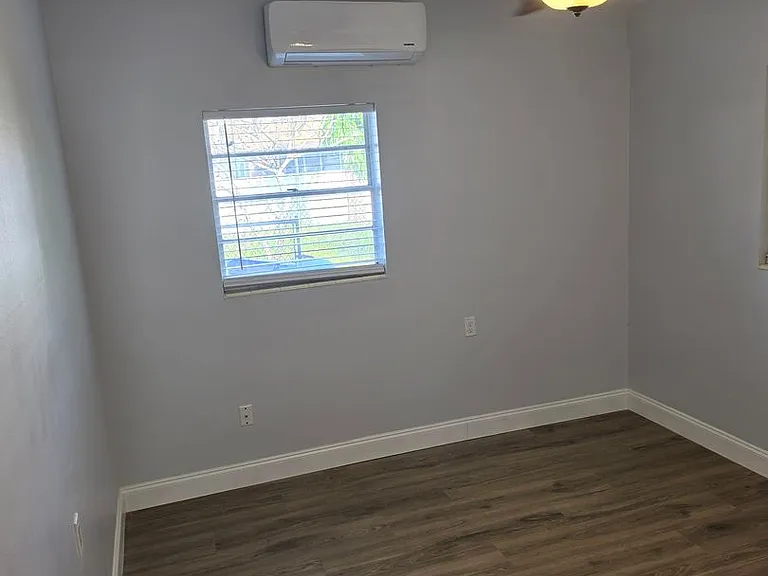 1004 Catherine St — Photo 28