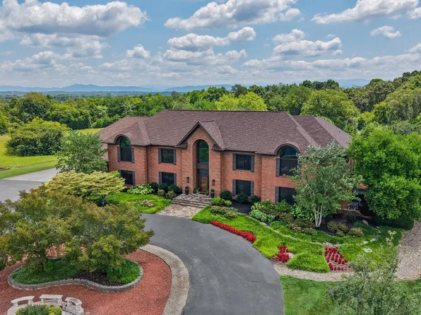 1329 W Hunt Rd, Maryville, TN 37801