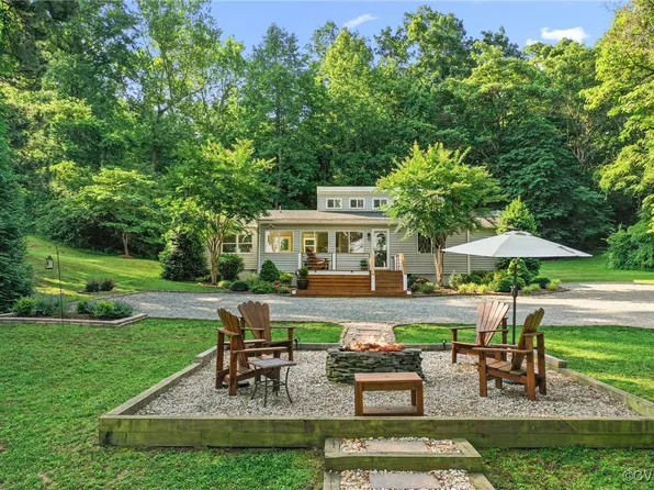 285 Ferry Landing Rd, Dunnsville, VA 22454