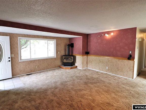 3rd image of 370 Driftwood St