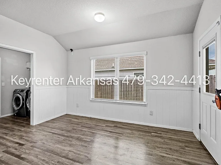 1600 Edinburgh Dr — Photo 22