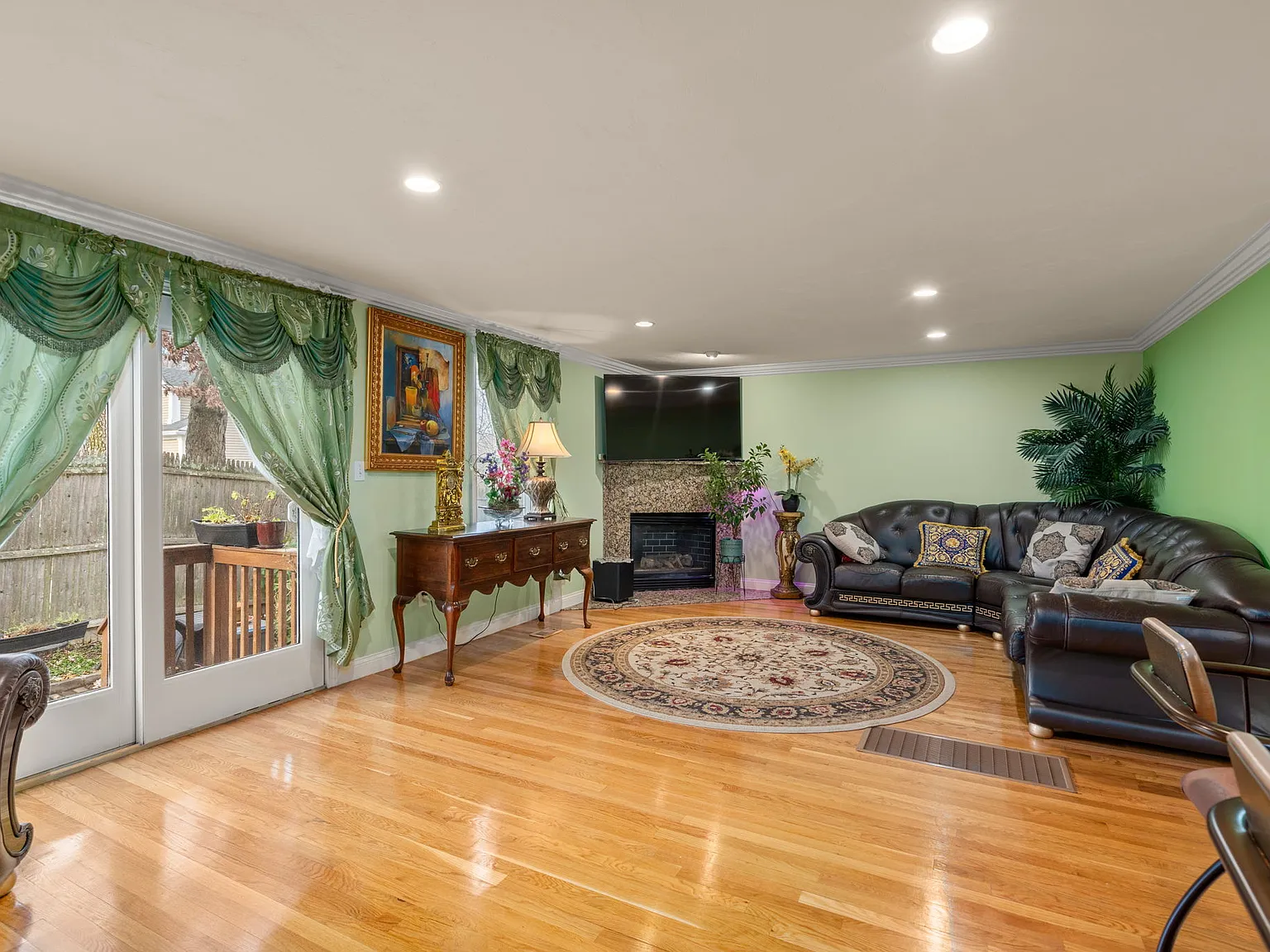 3 bed, 3.5 bath, 2521 sqft, $5,200 — Photo 2
