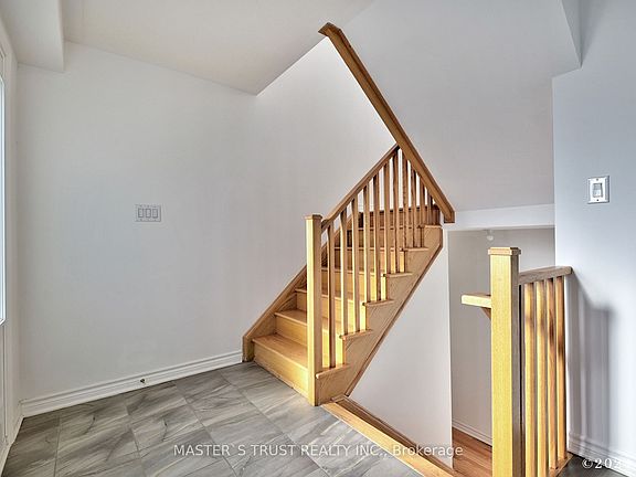 3rd image of 2501 Littlefield Cres