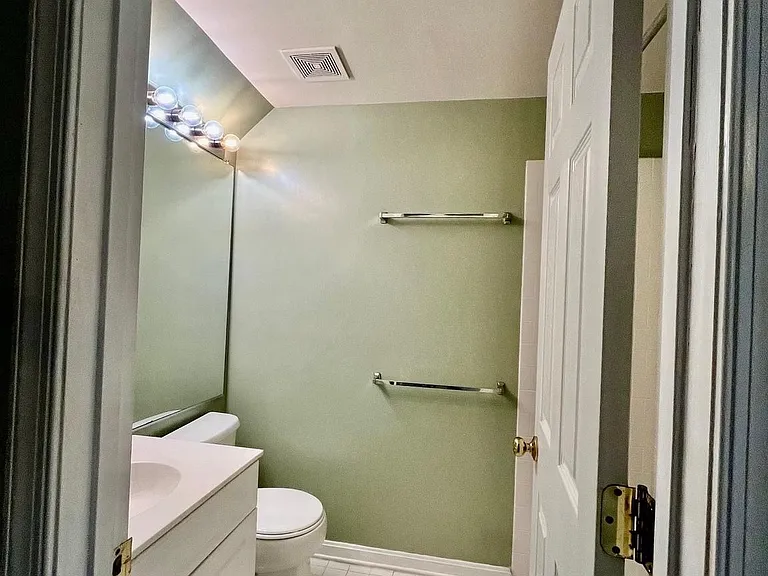 7504 Lamoyne Ct — Photo 8