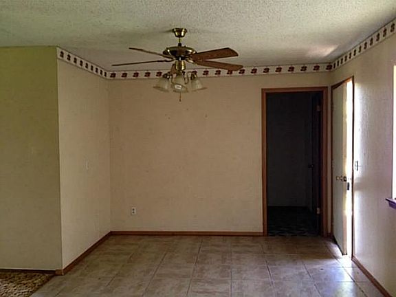 3rd image of 206 W Central