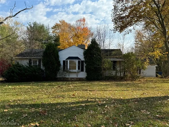 2675 River Rd, Willoughby Hills, OH 44094