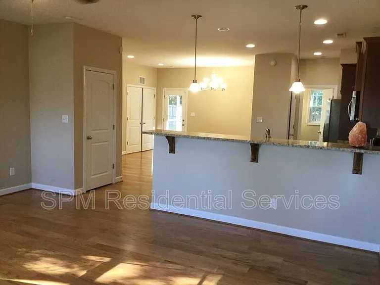 748 Chadwick Shores Dr — Photo 4