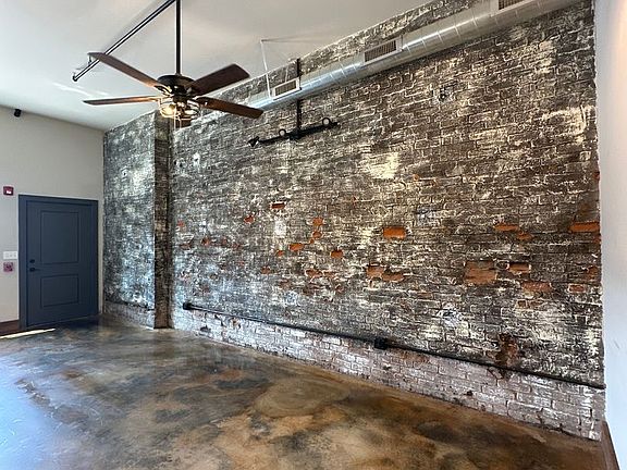 5th image of 252 N Franklin St #101