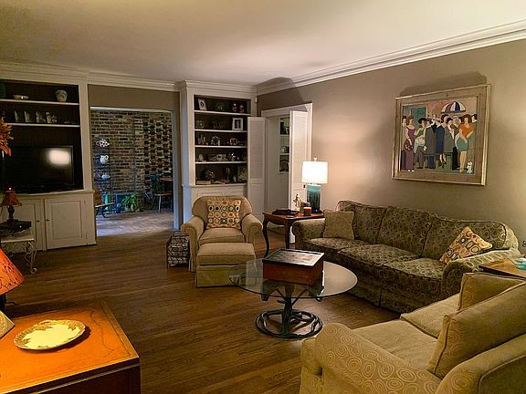 Living room photo 2