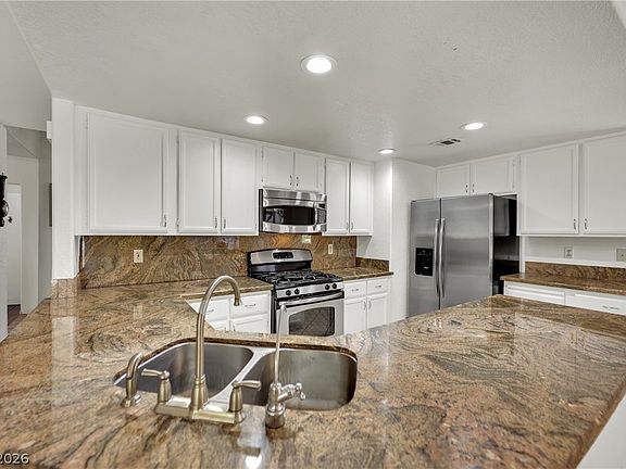 5th image of 742 Spruce Tree Cir