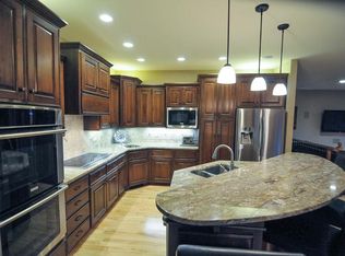 W220S1459 Springdale Rd, Waukesha, WI 53186