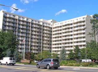 1077 River Rd, Edgewater, NJ 07020