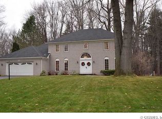 476 Maplewoods Ln, Webster, NY 14580