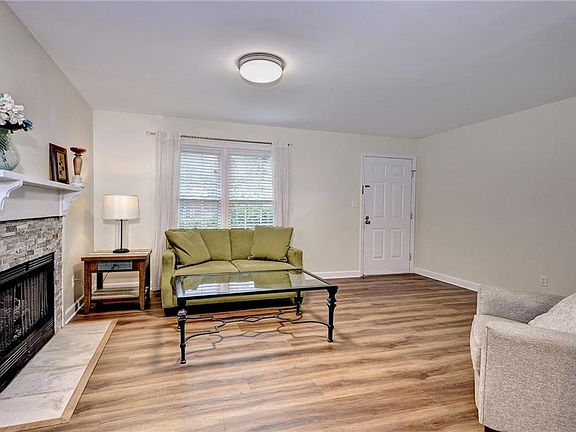 3rd image of 283 Patriot Ln Unit B