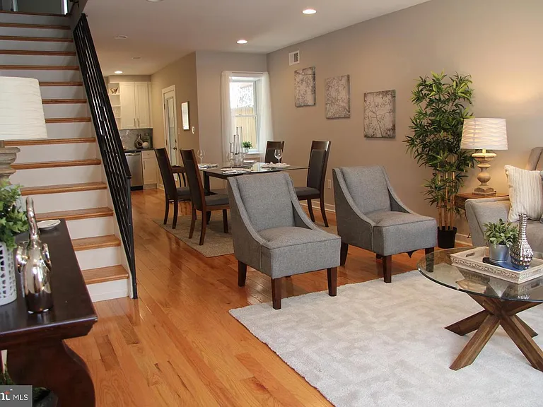 2023 Brown St — Photo 2