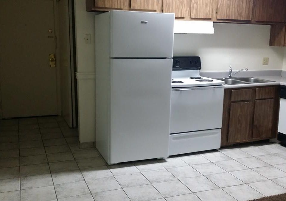 Kitchen & Entry