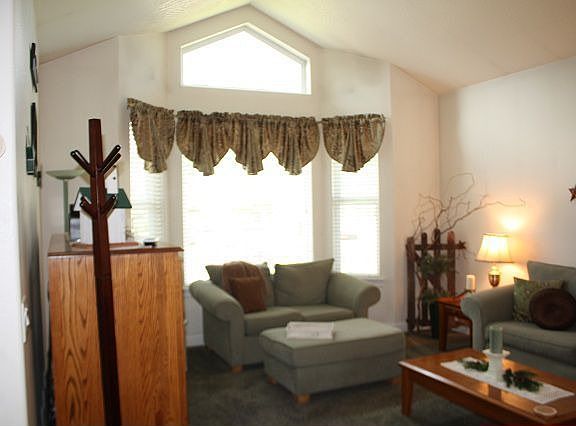 Living Rm w/ Vaults