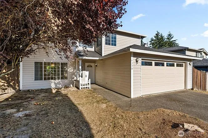 4 bed, 2.5 bath, 1920 sqft, $3,500 — Photo 2