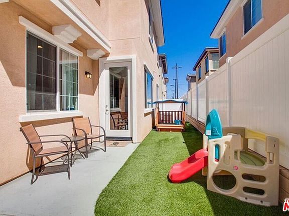 4th image of 22656 Meyler St