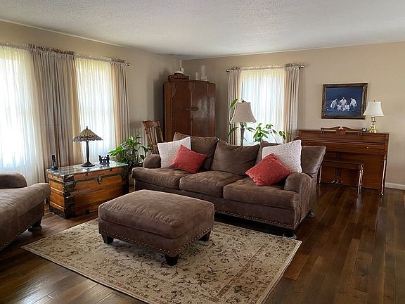 4th image of 1619 White Oak Dr