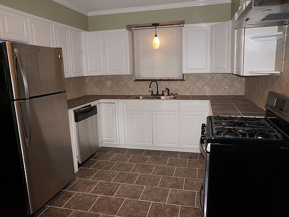 3rd image of 2137 Evelyn Street