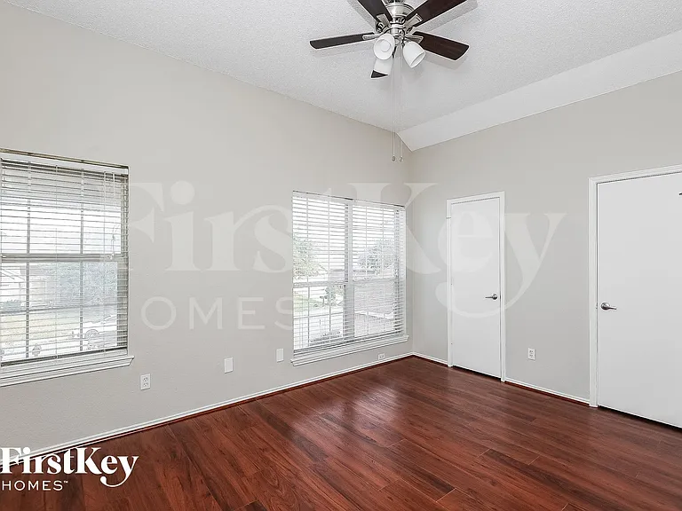 4713 Palm Ridge Dr — Photo 11