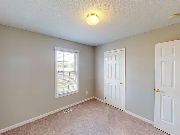115 Stoneview Cir — Photo 27