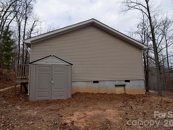 4th image of 73 Walton Place Dr