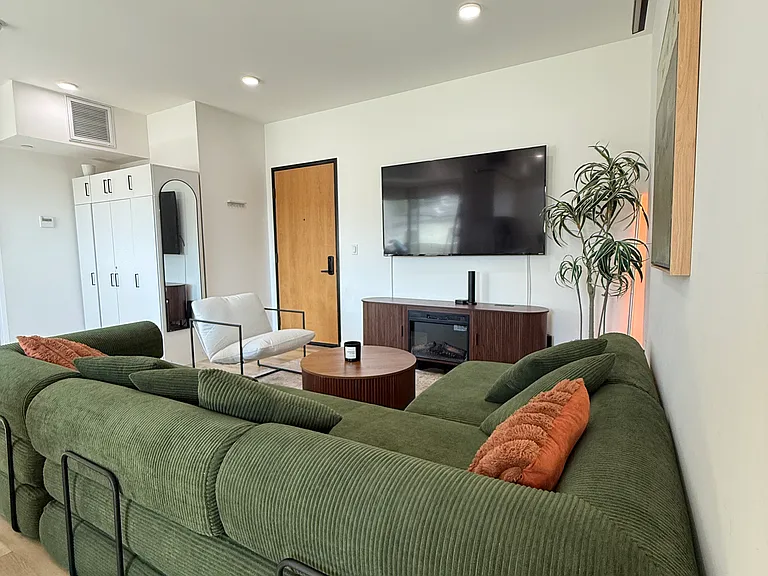 Fairfax Apartments — Photo 65
