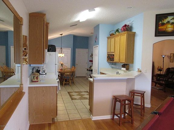 3rd image of 1888 Creekview Dr