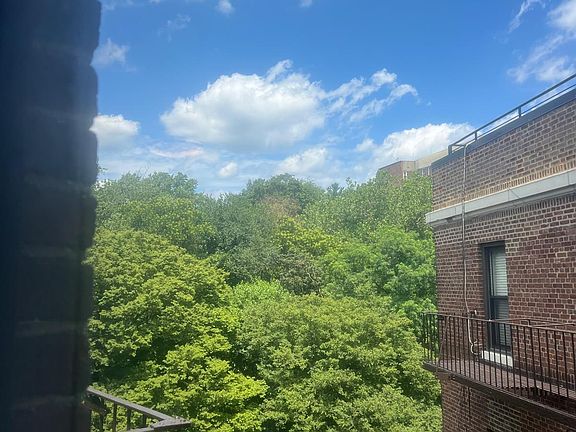 4th image of 520 W 213th St Unit 6-G