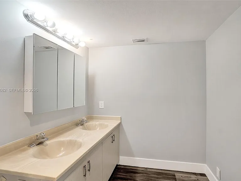 3001 Portofino Isle #K2 — Photo 35