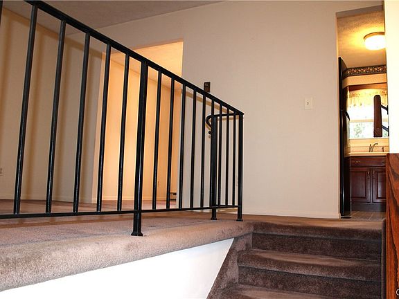 4th image of 814 East Ave