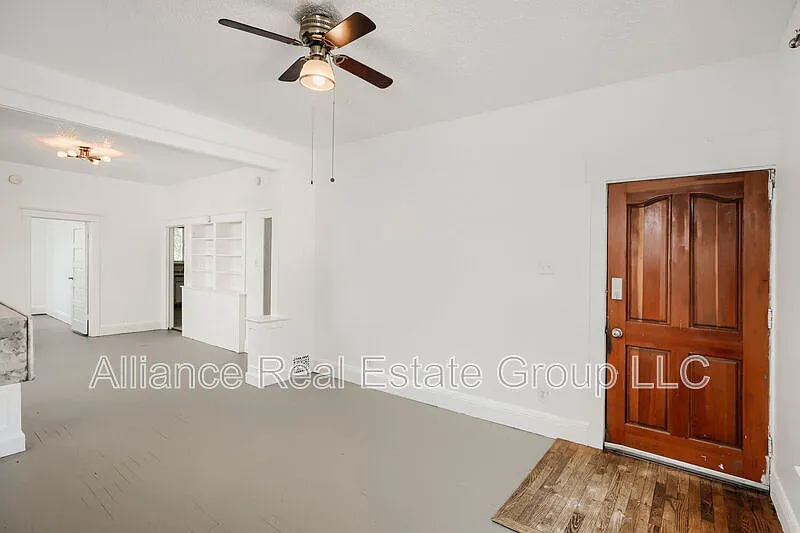 2 bed, 1.0 bath, 935 sqft, $1,900 — Photo 3