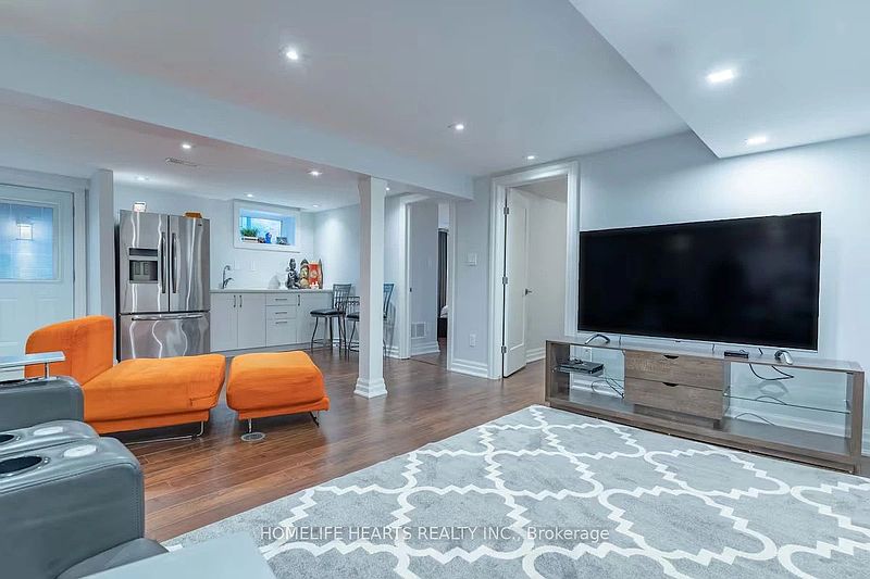 Burlington House for rent - 5 Bedrooms — photo 8