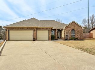 2205 Cedar Pointe Ct, Edmond, OK 73003