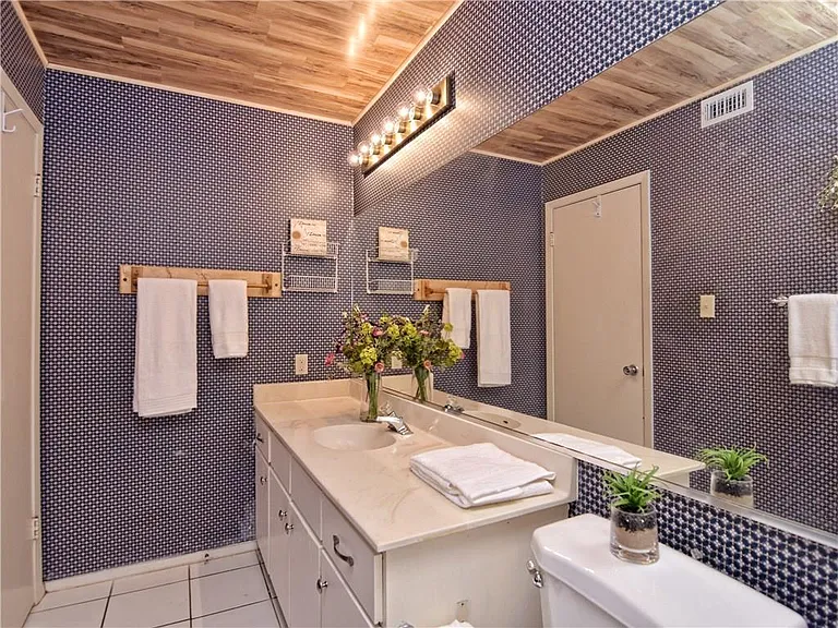 910 Duncan Ln #2 — Photo 6