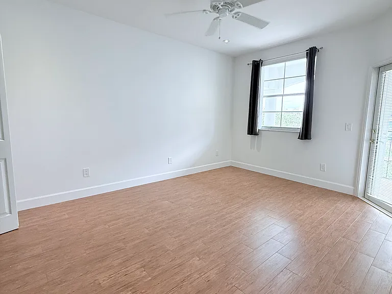 3245 NE 184th St #13405 — Photo 9