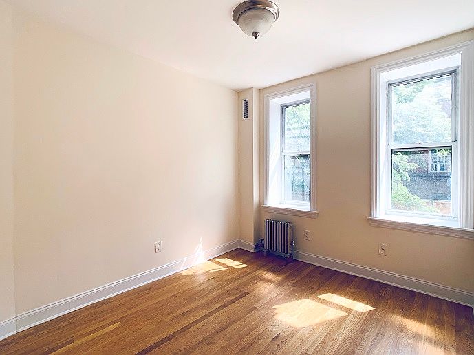 1st image of 209 W 13th St APT 10