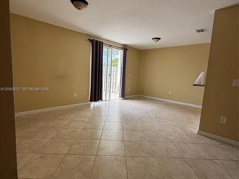 3064 SE 1st Dr #7 — Photo 2