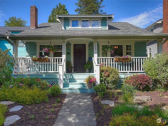 3rd image of 809 N Ainsworth
