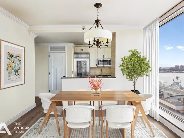 635 West 42nd Street 23E image 2 of 18