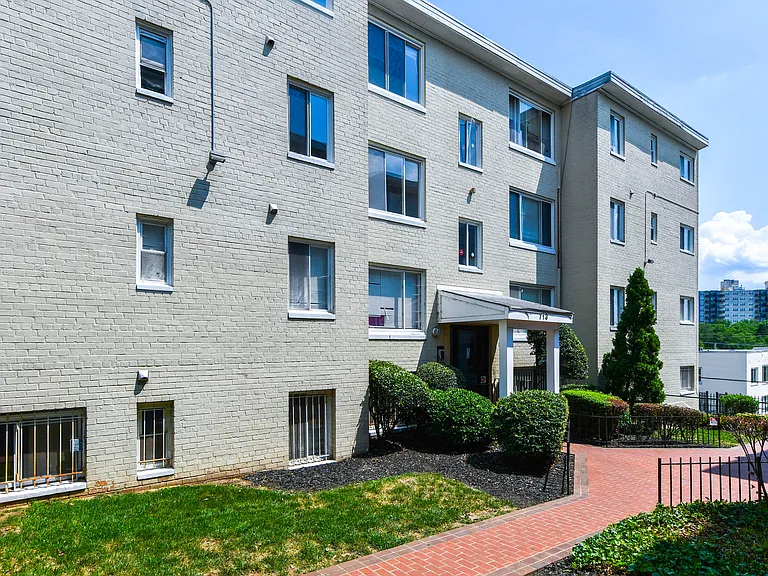 713 Brandywine St SE #B2 — Photo 4