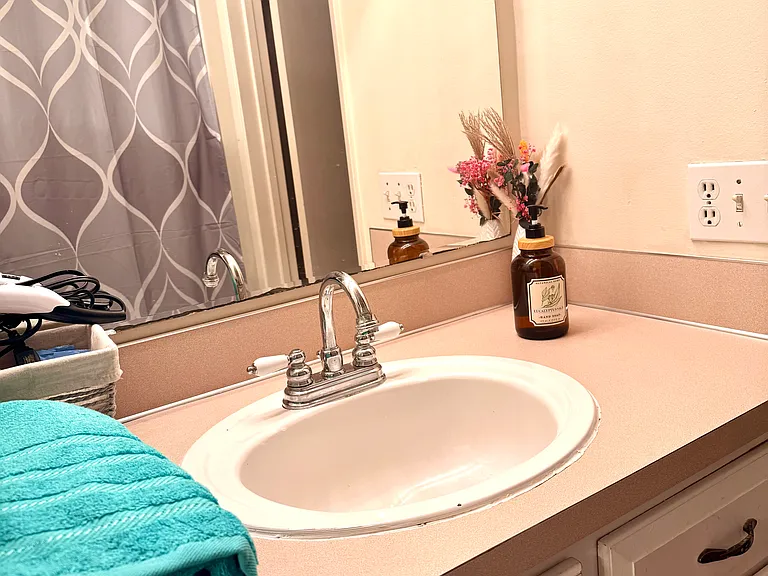 10819 NE 37th Pl #101 — Photo 24