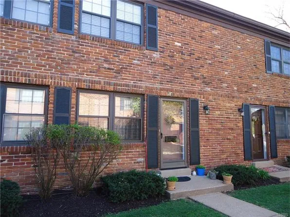 7965 Royal Arms Ct, Saint Louis, MO 63123