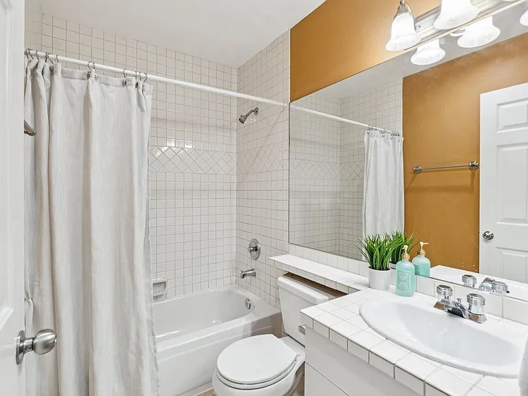16219 Northup Way #C201 — Photo 32